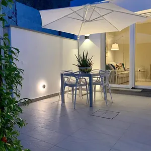 https://villa-luminosa-torre-del-lago-puccini.it-tuscanyhotel.com