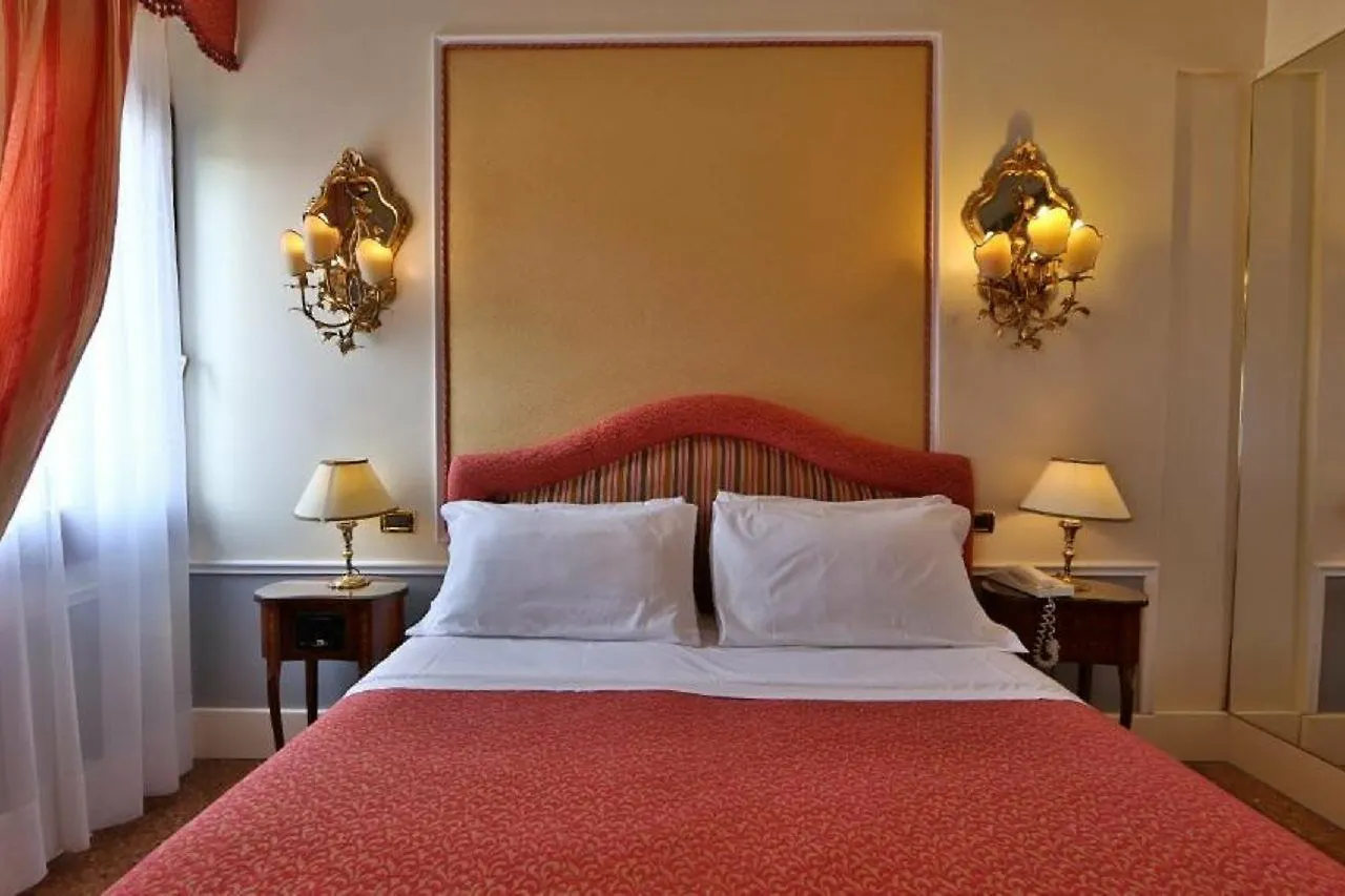 Hotel Arlecchino Venedig 3*,